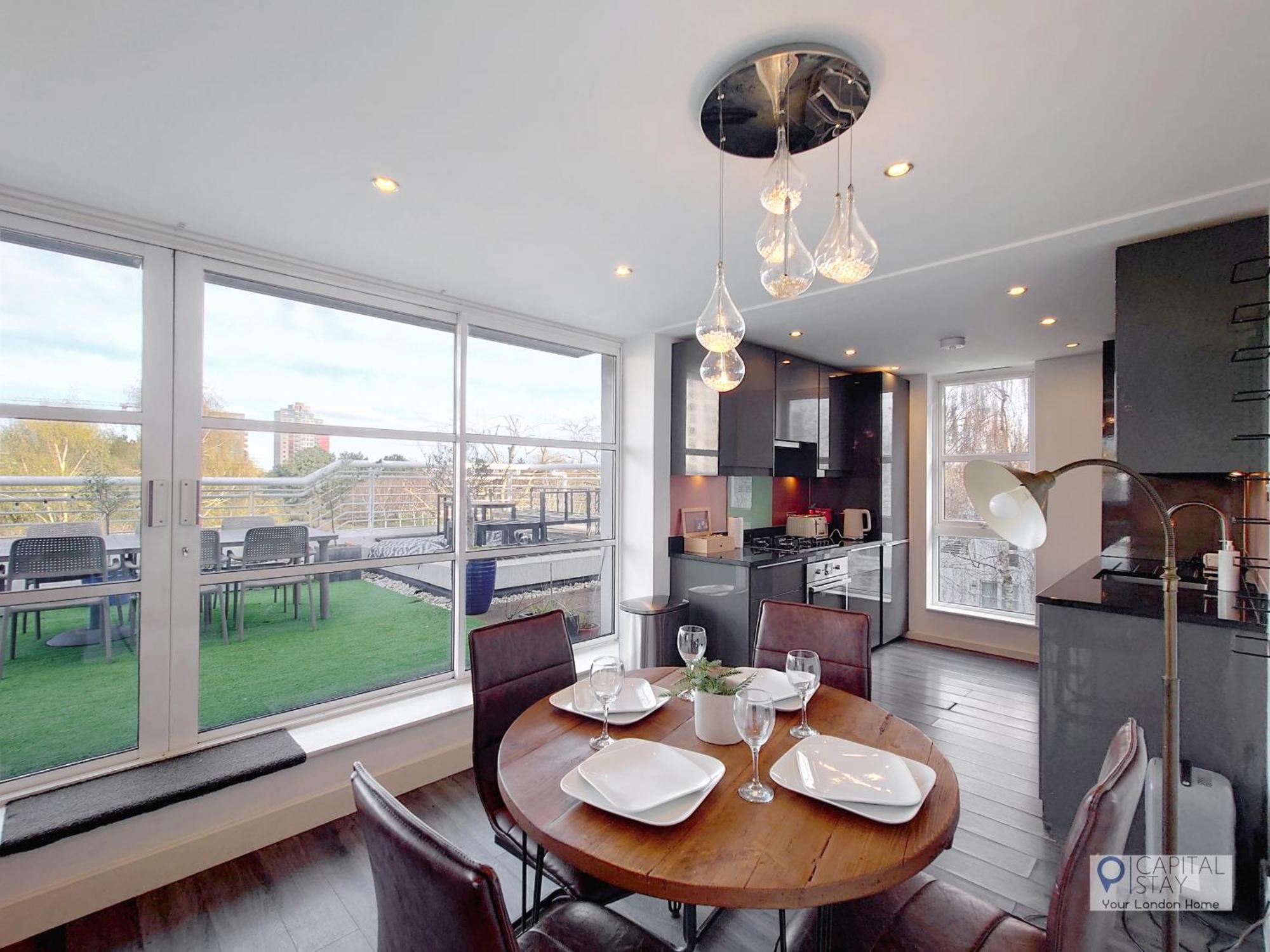 Apartment Deluxe Serviced Two Bed *