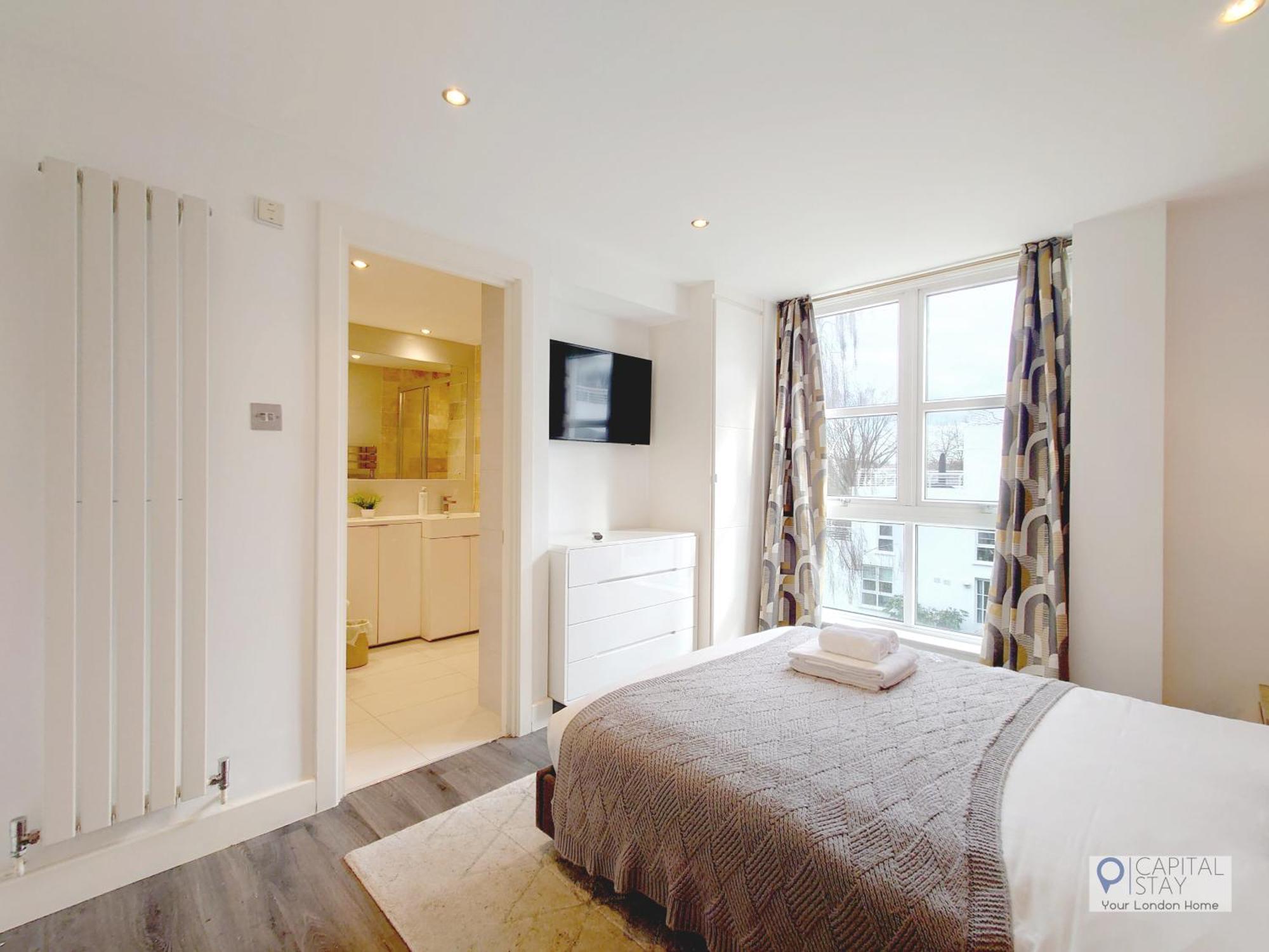 Apartment Deluxe Serviced Two Bed London