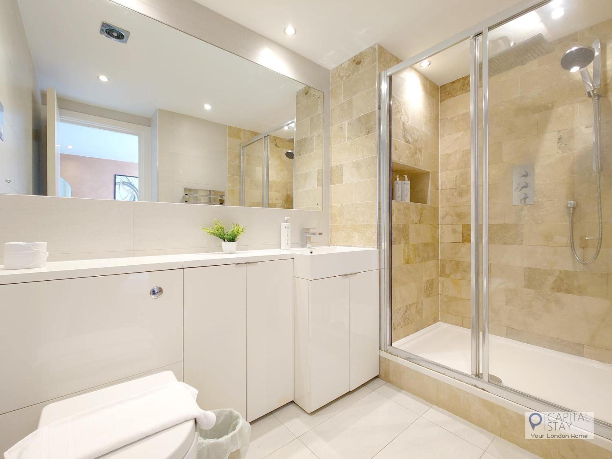 Apartment Deluxe Serviced Two Bed *