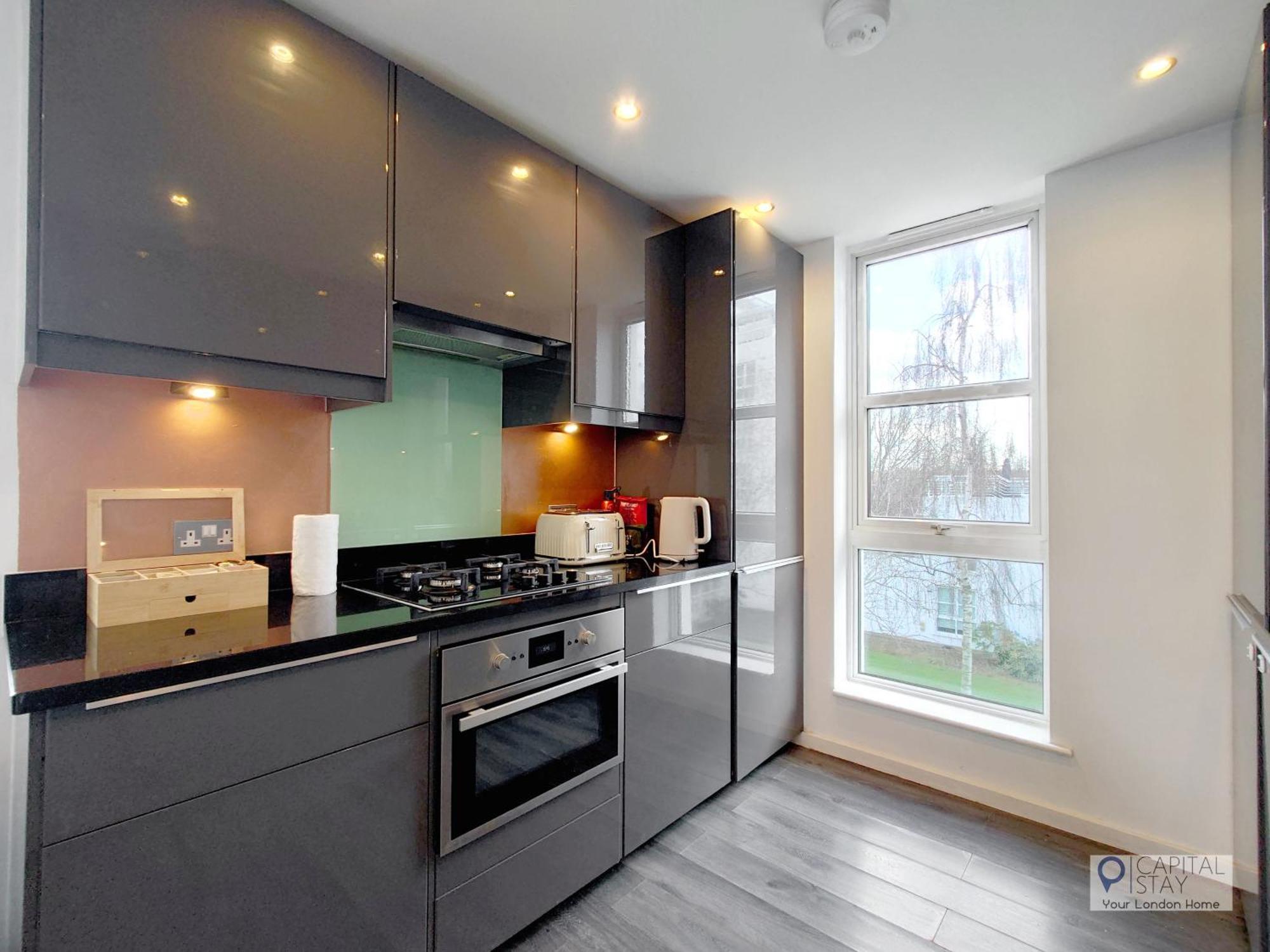 Deluxe Serviced Two Bed London